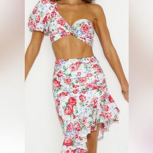 Brand new with tags. HELLO MOLLY HOT BREEZE SKIRT FLORAL SIZE 2/ Extra SMALL.